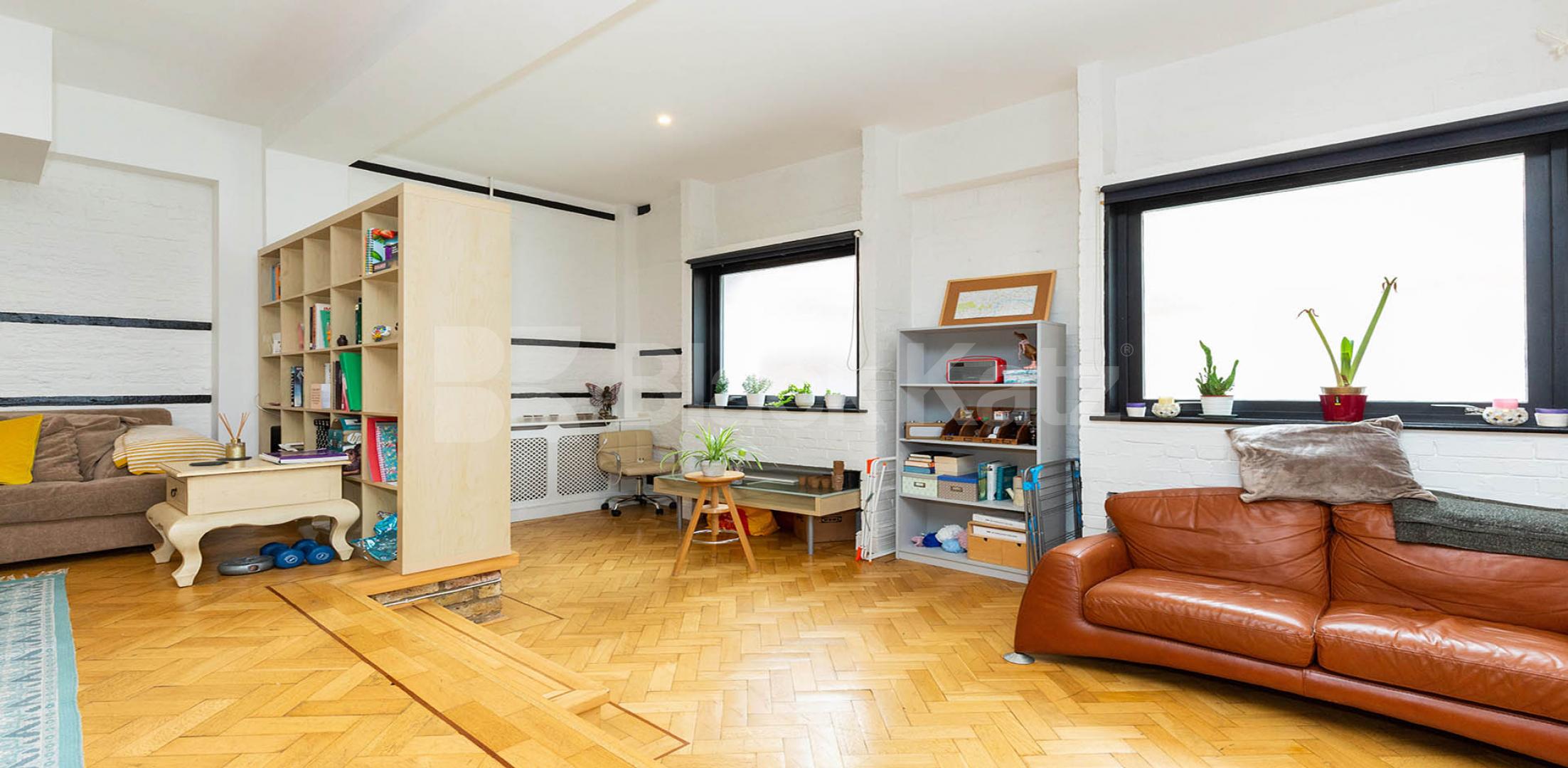 Stunning spacious 3 bed 2 bath with a huge lounge in Kentish Town. Highgate Road, Kentish Town